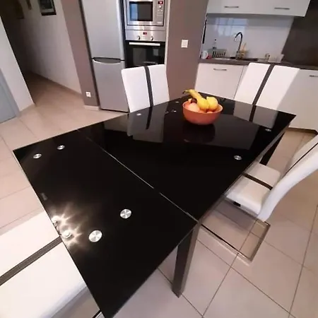 Entier, Calme, Hyper Equipe Apartment